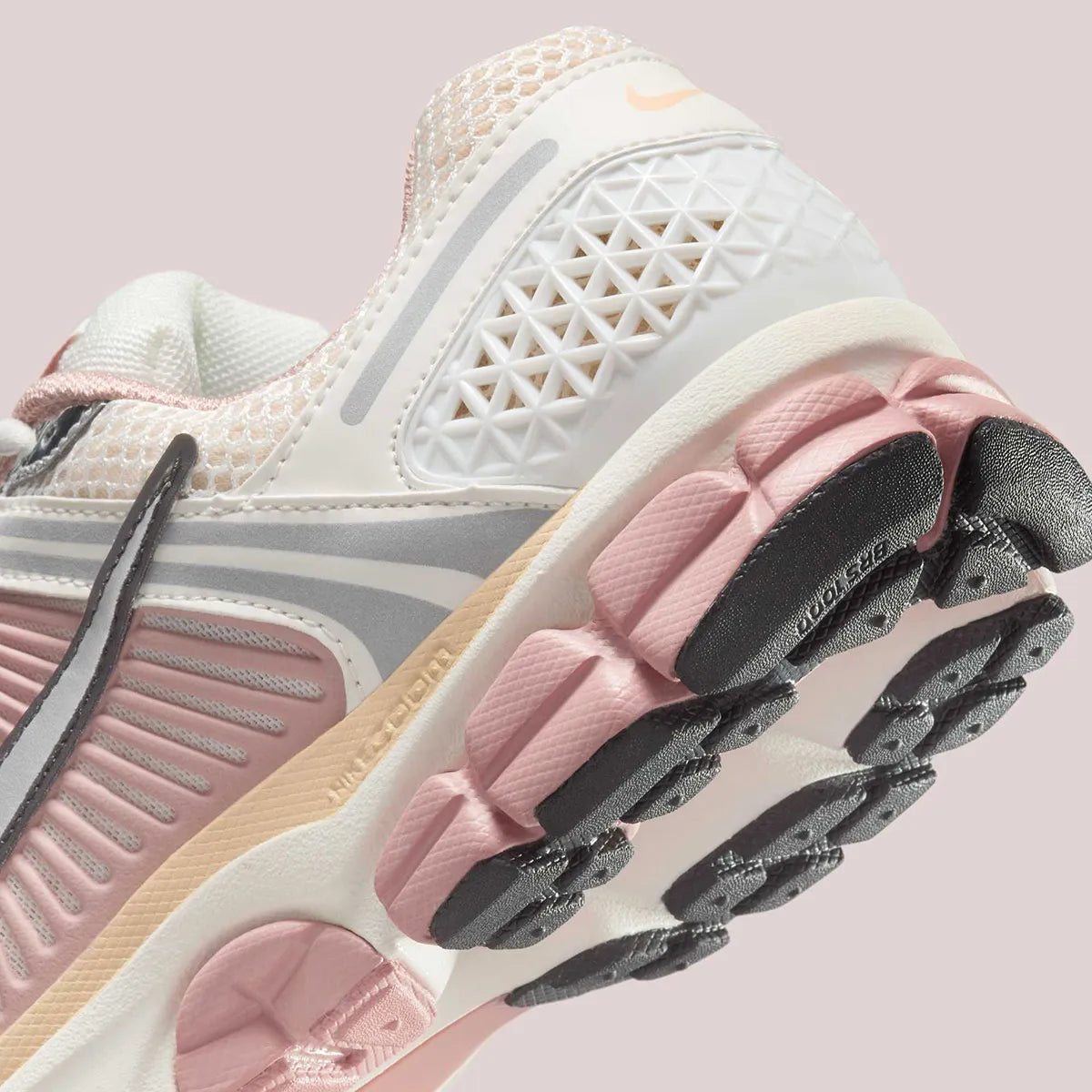 Nike Zoom Vomero 5 Particle Pink